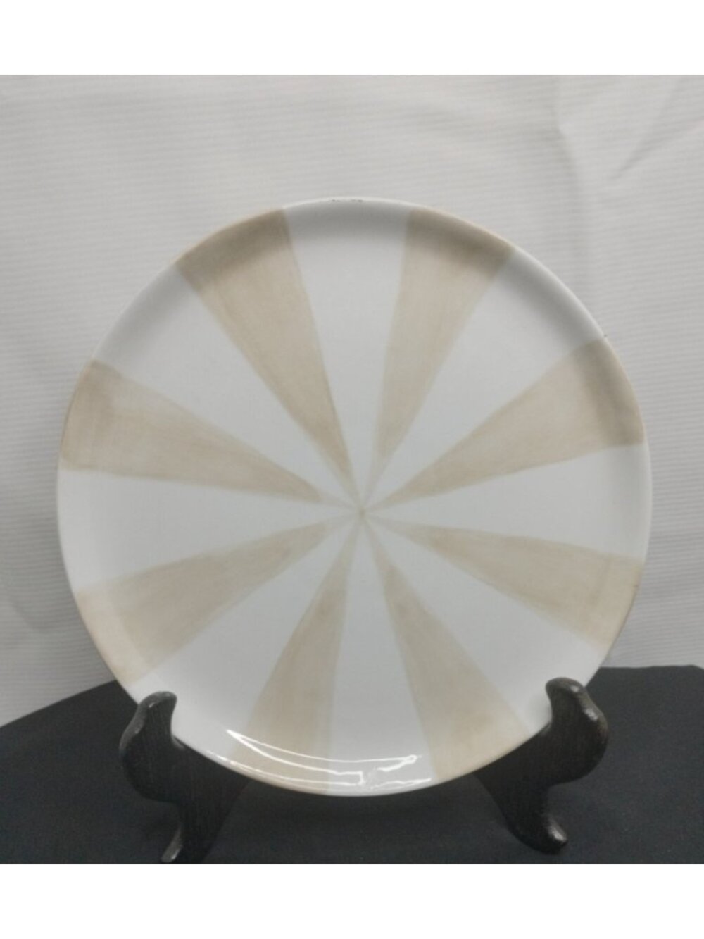 Jonathan Adler designed Tan pinwheel plates Set Of 3  8"  hard to find New